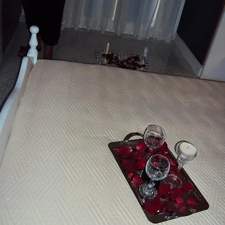 Bella Sant Aparthotel Perissa (Santorini)