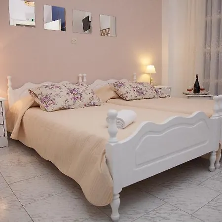 Bella Sant 2* Perissa (Santorini)
