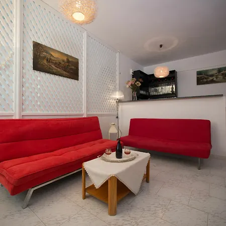 Bella Sant Aparthotel Perissa (Santorini)