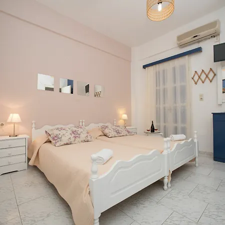 Bella Sant Perissa (Santorini)
