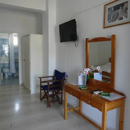 Bella Sant Aparthotel Perissa (Santorini)